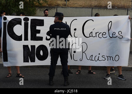 Madrid, Spain. 15th June, 2017. Demonstrators hold a banner with a message against the Immigrant Detention Centers (CIE) during a protest in front of the CIE of Aluche in Madrid. Credit: Jorge Sanz/Pacific Press/Alamy Live News Stock Photo