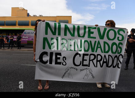Madrid, Spain. 15th June, 2017. Demonstrators hold a banner with a message against the Immigrant Detention Centers (CIE) during a protest in front of the CIE of Aluche in Madrid. Credit: Jorge Sanz/Pacific Press/Alamy Live News Stock Photo