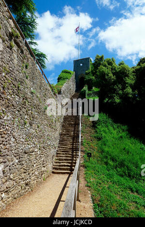 THE SHELL KEEP AT CARISBROOKE CASTLE ON THE ISLE OF WIGHT WHERE KING ...