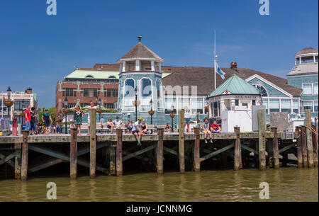 ALEXANDRIA, VIRGINIA, USA - Chart House Restaurant, Old Town Alexandria, Potomac RIver waterfront. Stock Photo