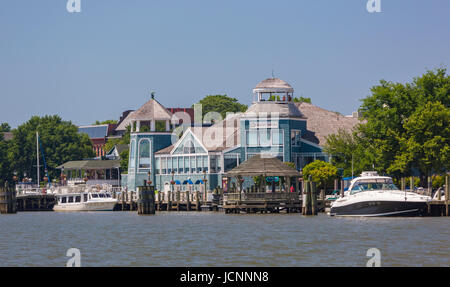 ALEXANDRIA, VIRGINIA, USA - Chart House Restaurant, Old Town Alexandria, Potomac RIver waterfront. Stock Photo