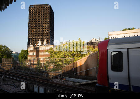 London, UK. 16th June, 2017. A view of the burnt out hulk of the Grenfell Tower from Latimer Road underground station. Credit: Mark Kerrison/Alamy Live News Stock Photo