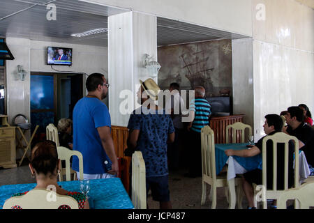 Havana, Cuba. 16th June, 2017. People watch a TV screen broadcasting news about the speech of U.S. President Donald Trump at a restaurant in the neighborhood of El Vedado in Havana, Cuba, on June 16, 2017. Cuba's government rejected on Friday the newly announced U.S. policy towards Cuba, but said it is open to continue dialogue with Washington on issues of mutual interest. U.S. President Donald Trump earlier in the day announced he was 'canceling' the rapprochement with Cuba spearheaded by his predecessor Barack Obama. Credit: Str/Xinhua/Alamy Live News Stock Photo