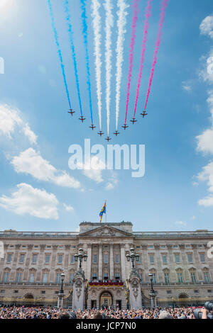 London, UK. 17th June, 2017. The Red arrows trail smoke as the Royal Family gathers on the balcony for the flypast and cheers from the crowd - Trooping the Colour by the Irish Guards on the Queen’s Birthday Parade. The Queen’s Colour is “Trooped” in front of Her Majesty The Queen and all the Royal Colonels.  His Royal Highness The Duke of Cambridge takes the Colonel’s Review for the first time on Horse Guards Parade riding his horse Wellesley. Credit: Guy Bell/Alamy Live News Stock Photo