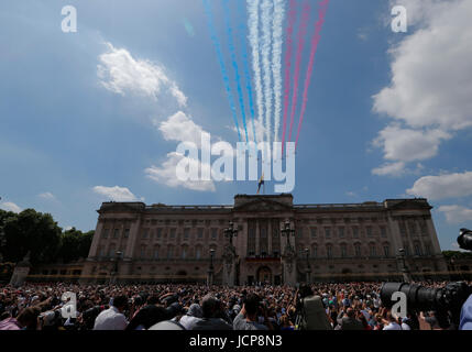 London, UK. 17th June, 2017. The Red Arrows fly past Buckingham Palace in London, Britain on June 17, 2017. Credit: Han Yan/Xinhua/Alamy Live News Stock Photo