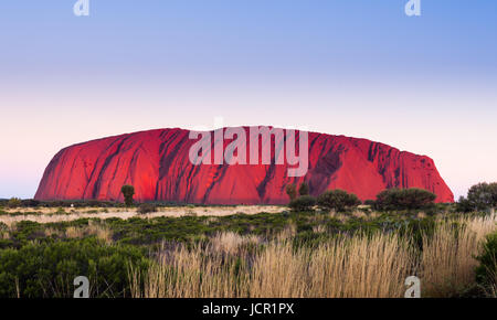 Uluru (Ayers Rock), Uluru-Kata Tjuta National Park, UNESCO World Heritage Site, Northern Territory, Australia Stock Photo