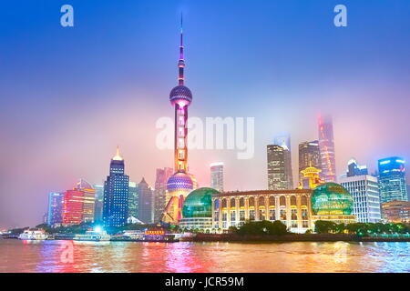 Oriental Pearl and Financial district skyline on the Huangpu River, Shanghai, China Stock Photo