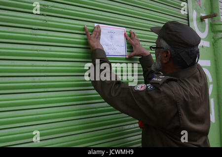 Lahore, Pakistan. 17th June, 2017. Pakistani security personnel busy in searching and clear the market near Imambargah karbala Gamay shah before procession, Youm-e-Ali. Youm-e-Ali (RA)the martyrdom day of Hazrat Ali (RA) processions is being observed today (Saturday) with religious harmony amid tight security across the country. Credit: Rana Sajid Hussain/Pacific Press/Alamy Live News Stock Photo