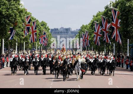 London, UK. 17th June, 2017. The troops return from Horse Guards Parade down The Mall at Trooping the Colour at The Mall/Buckingham Palace, London, UK. 17th June, 2017. Trooping the Colour is the official annual celebration of the Queen's 91st birthday Credit: Julie Edwards/Alamy Live News Stock Photo