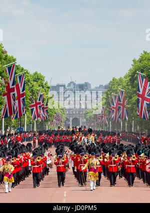 London, Britain. 17th June, 2017. The Horse guards at the Mall to Buckingham Palace in London, on June 17, 2017, to attend Trooping the colour the Queens birthday parade Photo : Albert Nieboer/Netherlands OUT/Point de Vue OUT - NO WIRE SERVICE - Photo: Albert Nieboer/Royal Press Europe/RPE/dpa/Alamy Live News Stock Photo