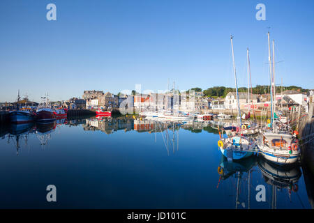 Temperatures already in the early twenties this morning over parts of Cornwall including Padstow with a clear blue-sky cloudless sky end to end. Wall to wall sunshine and a clear blue cloudless sky over the beautiful harbour at Padstow, Cornwall on what is going to be another hot day Stock Photo