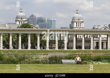 London, UK. 18th June, 2017. People enjoying the sunshine in Greenwich Park on a hot sweltering day as temperatures are forecast to climb to 32 degrees celcius Credit: amer ghazzal/Alamy Live News Stock Photo