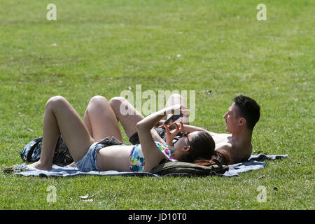 London, UK. 18th June, 2017. People enjoying the sunshine in Greenwich Park on a hot sweltering day as temperatures are forecast to climb to 32 degrees celcius Credit: amer ghazzal/Alamy Live News Stock Photo