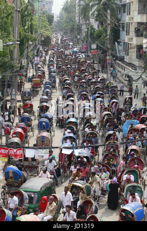 Dhaka, Bangladesh. 18th June, 2017. Hundreds of rickshaws are stuck in a jam on Dhanmondi in Dhaka, Bangladesh, June 18, 2017. Every year this very street sees a high number of the non-motorized vehicle ahead of Eid when the number of illegal rickshaws on city streets increases. About two lakh additional rickshaws have hit the city streets ahead of Eid-ul Fitr, causing massive traffic snarl-ups, with law enforcers opting to ignore the issue on what they unofficially say are humanitarian grounds. Credit: ZUMA Press, Inc./Alamy Live News Stock Photo