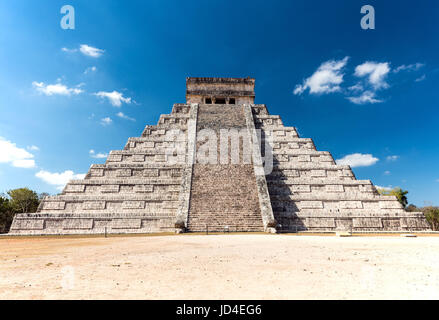 Kukulkan / El Castillo , Mayan Pyramid Chichen Itza Mexico Stock Photo