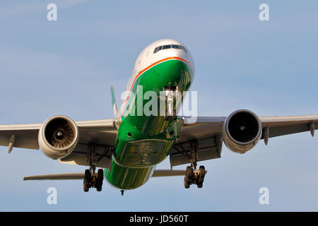 B-16706 EVA Airways Boeing 777-300 cn33750/612 on final approach into London Heathrow Airport Stock Photo