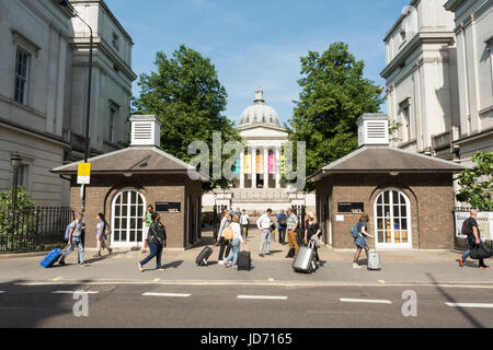 Students on Gower Street, near the Quad, at University College London, England, UK Stock Photo