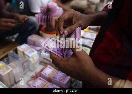 Dhaka, Bangladesh. 18th June, 2017. A man is checking new money notes in the outcast of Dhaka. People give new money to a relative as a gift during Eid. Credit: Md. Mehedi Hasan/ZUMA Wire/Alamy Live News Stock Photo