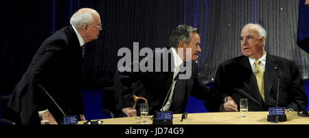 ARCHIVE - The former German chancellor Helmut Kohl (R, CDU), former US president George Bush senior (C) and the former president of the Soviet Union Mikhail Gorbachev at an event hosted by the Konrad Adenauer Foundation in Berlin, Germany, 31 October 2009. Kohl died at the age of 87 in his home on the 16 June 2017. The German Press Agency was informed of the news by Kohl's lawyer. Photo: Tim Brakemeier/dpa Stock Photo
