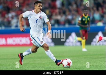 Moscow, Russia. 18th June, 2017. Chile's Alexis Sanchez vies during the 2017 Confederations Cup football Group B match against Mexico in Moscow, Russia, June 18, 2017. Credit: Evgeny Sinitsyn/Xinhua/Alamy Live News Stock Photo