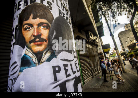 Sao Paulo, Brazil. 18th June, 2017. JUNE 18: A wheat-paste piece of street art by artist Luis Bueno Shows soccer player Pelé kissing singer Paul McCartney. Today, June 18, one of the most charismatic and creative beatles, Paul McCartney, turns 75 years old. In October, the birthday party Beatle will perform in four Brazilian cities. It is his seventh passage through the country. Tickets to Porto Alegre and SÃ£o Paulo are already sold out. Paul will also play in Belo Horizonte and Salvador. Credit: Cris Faga/ZUMA Wire/Alamy Live News Stock Photo