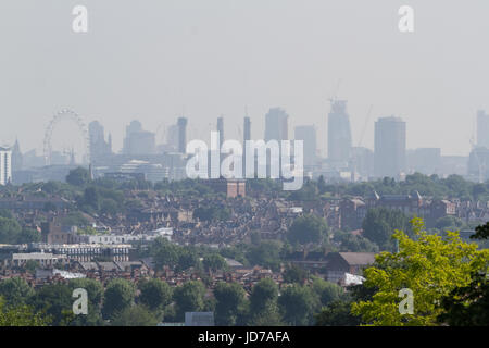 London, UK. 19th June, 2017. London skyline swelters on another hot day as weather warning has been issued with temepratures expected to climb to 34 degrees celsius in the capital Credit: amer ghazzal/Alamy Live News Stock Photo