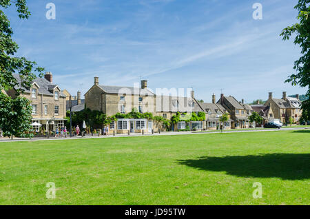 The Green in the centre of the pretty Cotswold village of Broadway Stock Photo