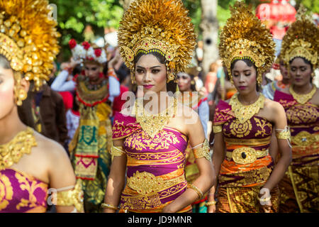 Beautiful women in elegant costume of the Balinese culture during the street parade on the opening day of the Bali Arts Festival 2017. Carnival time Stock Photo