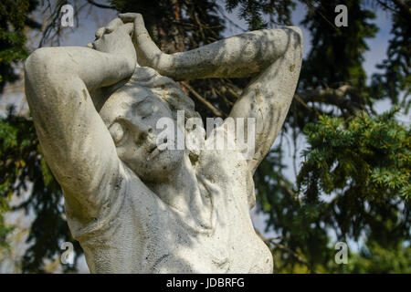 Statue of a grieving woman in a cemetery Stock Photo