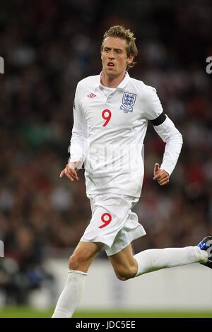 PETER CROUCH ENGLAND & PORTSMOUTH FC WEMBLEY STADIUM LONDON ENGLAND 01 April 2009 Stock Photo