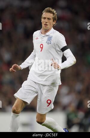 PETER CROUCH ENGLAND & PORTSMOUTH FC WEMBLEY STADIUM LONDON ENGLAND 01 April 2009 Stock Photo