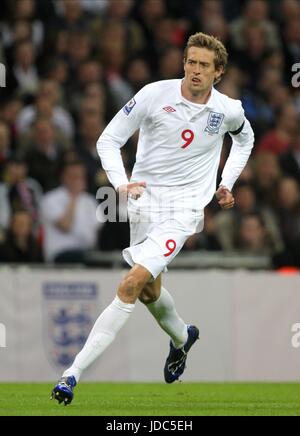 PETER CROUCH ENGLAND & PORTSMOUTH FC WEMBLEY STADIUM LONDON ENGLAND 01 April 2009 Stock Photo