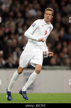 PETER CROUCH ENGLAND & PORTSMOUTH FC WEMBLEY STADIUM LONDON ENGLAND 01 April 2009 Stock Photo