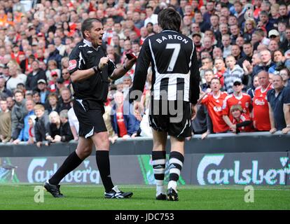 PHIL DOWD & JOEY BARTON LIVERPOOL V NEWCASTLE ANFIELD LIVERPOOL ENGLAND 03 May 2009 Stock Photo