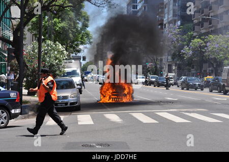 Carro De Polícia Minúsculo Buenos Aires Argentina Foto de Stock Editorial -  Imagem de aires, oficial: 29610638