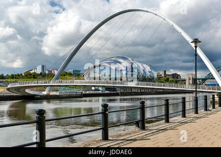 River Tyne, Gateshead Millennium Bridge and The Sage Gateshead concert hall (background), Quayside, Newcastle, Northumberland, England, United Kingdom