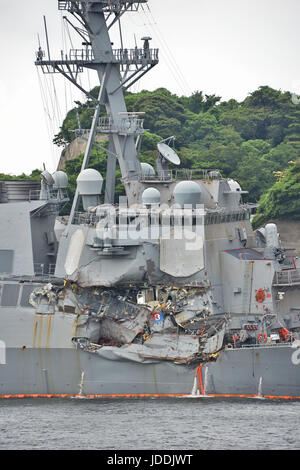 Fitzgerald, DDG 62, June 18, 2017, Yokosuka, Kanagawa, Japan : Damaged part of Arleigh Burke-class guided-missile destroyer USS Fitzgerald (DDG 62) is seen at the Fleet Activities Yokosuka, in Kanagawa-Prefecture, Japan, on June 18, 2017. Credit: AFLO/Alamy Live News Stock Photo
