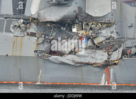 Fitzgerald, DDG 62, June 18, 2017, Yokosuka, Kanagawa, Japan : Damaged part of Arleigh Burke-class guided-missile destroyer USS Fitzgerald (DDG 62) is seen at the Fleet Activities Yokosuka, in Kanagawa-Prefecture, Japan, on June 18, 2017. Credit: AFLO/Alamy Live News Stock Photo