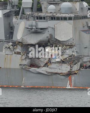 Fitzgerald, DDG 62, June 18, 2017, Yokosuka, Kanagawa, Japan : Damaged part of Arleigh Burke-class guided-missile destroyer USS Fitzgerald (DDG 62) is seen at the Fleet Activities Yokosuka, in Kanagawa-Prefecture, Japan, on June 18, 2017. Credit: AFLO/Alamy Live News Stock Photo