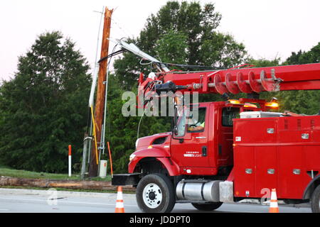 Colombia, Minnesota, USA. 20th June, 2017. Columbia Water and Light work to replace a sleeping driver's damage Credit: Redd Roberts/Alamy Live News Stock Photo