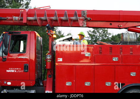 Colombia, Minnesota, USA. 20th June, 2017. Columbia Water and Light work to replace a sleeping driver's damage Credit: Redd Roberts/Alamy Live News Stock Photo