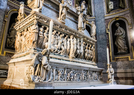 The Ark of Saint Dominic, a Renaissance sarcophagus containing his remains made by Nicola Pisano, Niccolo dell Arca and Michelangelo. Basilica di San  Stock Photo