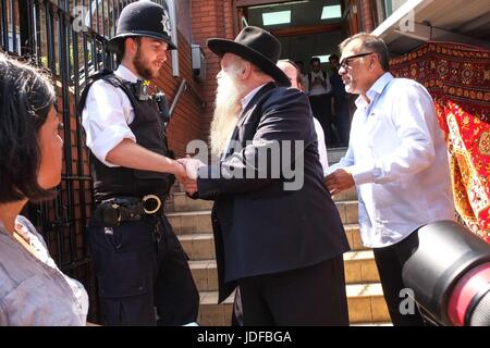 London, UK. 19th June, 2017. Rabbi Herschel Gluck OBE shakes hands with a police officer outside Finsbury Park Mosque. The night before a man drove a white van into a group of people on their way home from prayers. One person died and 10 were injured. Credit: Claire Doherty/Pacific Press/Alamy Live News Stock Photo