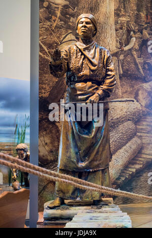 Church Creek, Maryland - Sculpture of Harriet Tubman at the Harriet Tubman Underground Railroad Visitor Center, a joint project of the National Park S Stock Photo