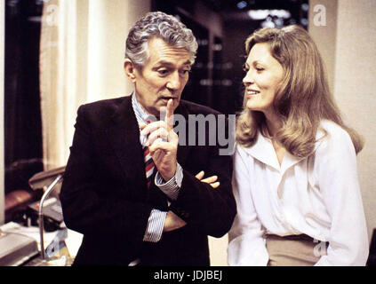 Network, USA 1976 Regie: Sidney Lumet Darsteller: Faye Dunaway, William Holden, Peter Finch Stock Photo