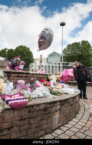 Stockport people mourn Manchester's victims of the bombing of Manchester Arena on May 2017 Stock Photo