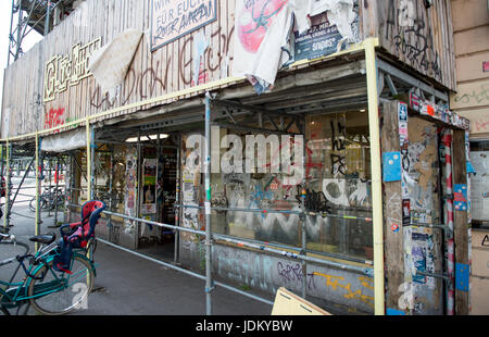 Hamburg, Germany. 21st June, 2017. A broken shop window is decorated with stickers and graffiti in the Schanze district of Hamburg, Germany, 21 June 2017. The G20 Summit will take place in Hamburg in July. Photo: Axel Heimken/dpa/Alamy Live News Stock Photo