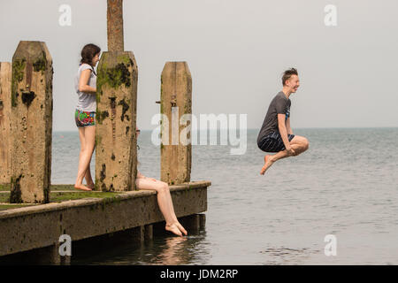 Aberystwyth Wales UK, Wednesday  21 June 2017  UK Weather:People in Aberystwyth making the most of what is expected to be the last day of the current period of hot and sultry weather as the mini heat-wave continues today  over the British Isles.    The Met Office has warned of heavy rain and thunderstorms with the chance of localized flooding affecting much of the UK in the next 24 hours as the weather system starts to break down after many days of record hight temperatures  ©keith morris / Alamy Live News Stock Photo