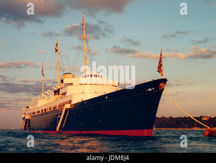 AJAX NEWS PHOTOS. 1980S (APPROX). COWES, ENGLAND. - ROYAL YACHT - THE ROYAL YACHT BRITANNIA BATHED IN LIGHT FROM A SETTING SOLENT SUN AT ANCHOR OFF COWES, ISLE OF WIGHT. (NOTE; DIGITAL IMAGE QUALITY MAY BE IMPAIRED; SCAN FROM PRINT.). PHOTO:J.FOULKES/AJAX REF:1993 2 Stock Photo