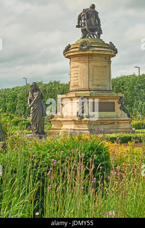 Statue of Lady Macbeth and William Shakespeare, part of the Gower Memorial statue in Bancroft Gardens Stratford upon Avon, Warwickshire Stock Photo